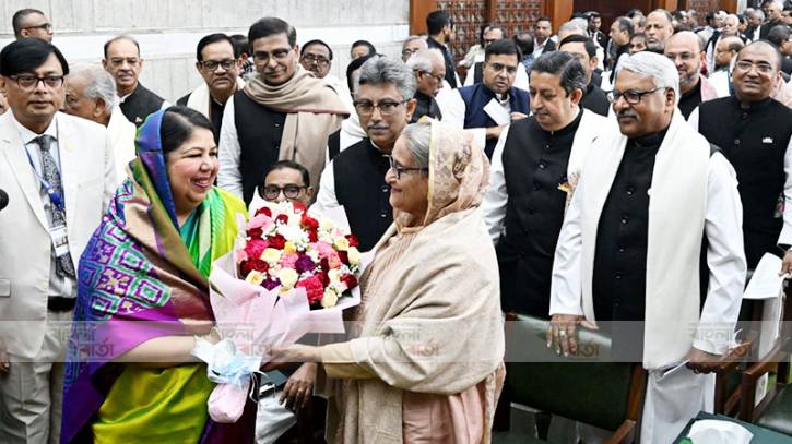 টানা ৪র্থ বারের সংসদ নেতা শেখ হাসিনা