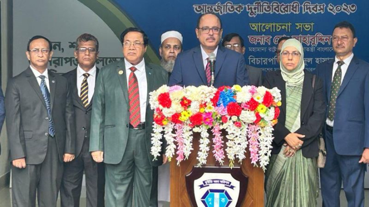 দুর্নীতির বিরুদ্ধে ঐক্যবদ্ধ হতে হবে : দুদক চেয়ারম্যান