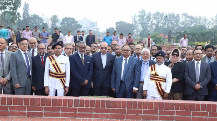 জাতীয় স্মৃতিসৌধে নবনিযুক্ত প্রধান বিচারপতির শ্রদ্ধা