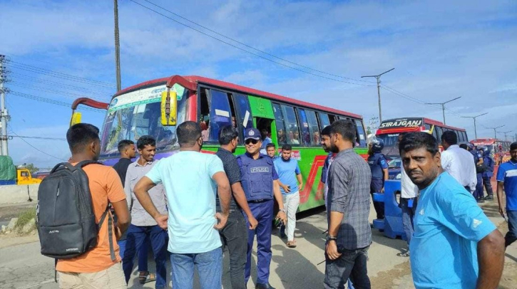 মোবাইল ফোনে বিএনপি সংশ্লিষ্ট কিছু পেলেই আটক!