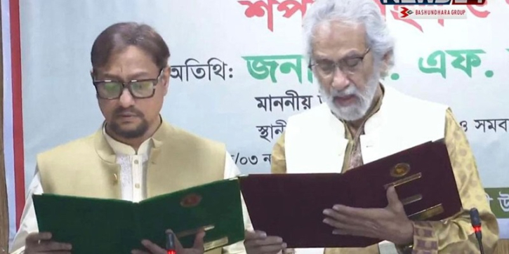 চসিকের মেয়র হিসেবে শপথ নিলেন বিএনপি নেতা ডা. শাহাদাত